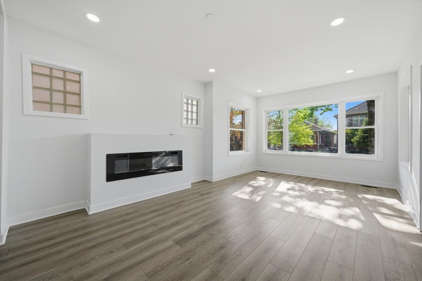 Step into this spacious 4 bedroom, 3 bathroom home set on a - photo 4