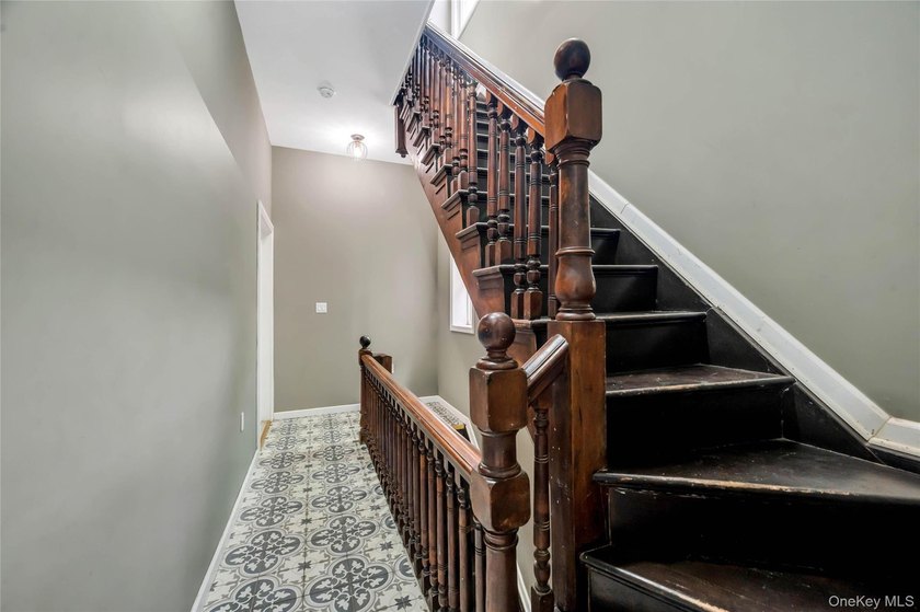Go down to features to look at the beautiful Floor Plan &amp; - photo 14