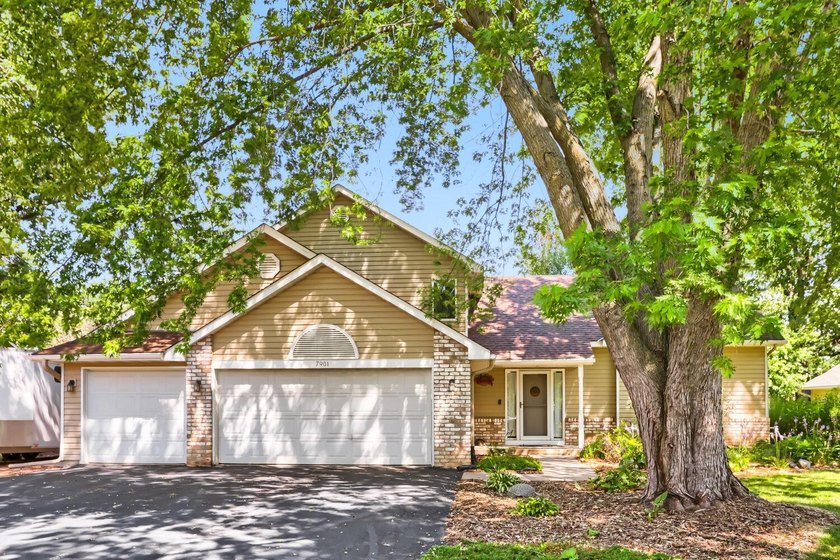 Welcome to 7901 Lilac Lane, a beautifully maintained 3-bedroom - photo 2