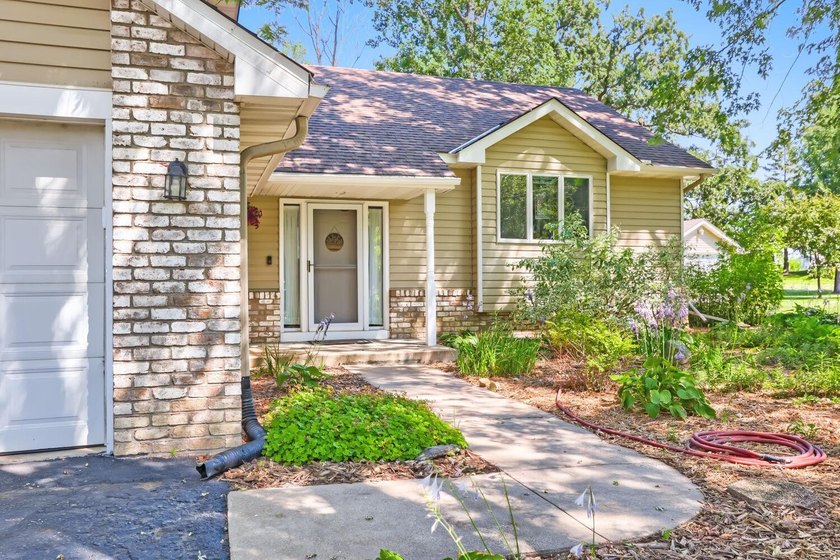 Welcome to 7901 Lilac Lane, a beautifully maintained 3-bedroom - photo 3