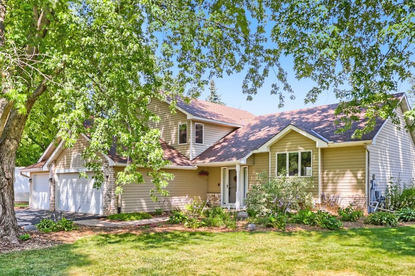 Welcome to 7901 Lilac Lane, a beautifully maintained 3-bedroom - photo 4