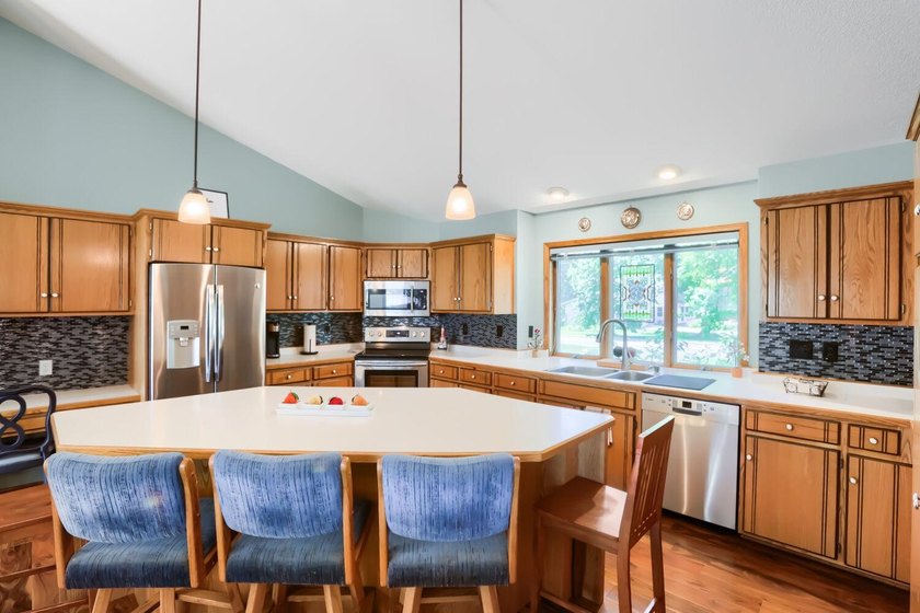 Welcome to 7901 Lilac Lane, a beautifully maintained 3-bedroom - photo 5