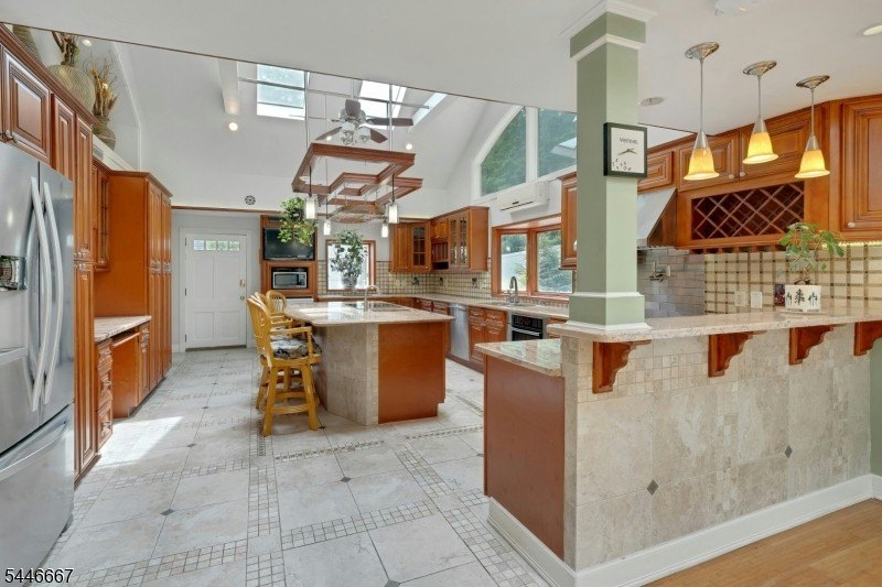 Welcome to a rare blend of classic colonial charm and - photo 15