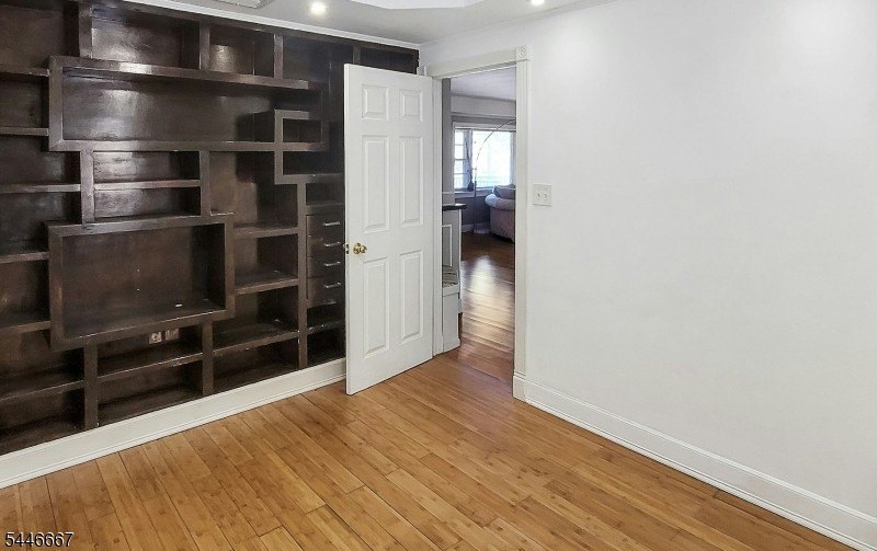 Welcome to a rare blend of classic colonial charm and - photo 22