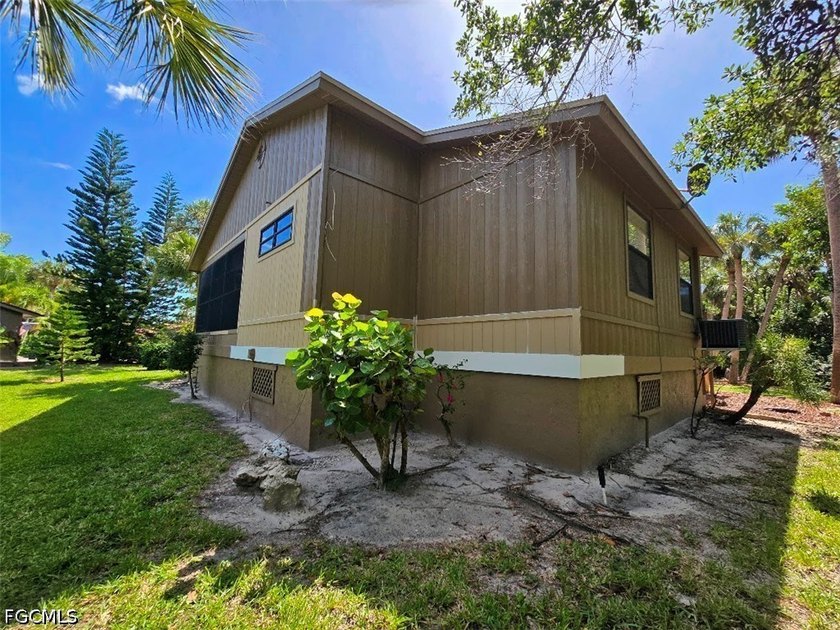 This REMODELED ATTACHED VILLA is located in the very Lushly - photo 24