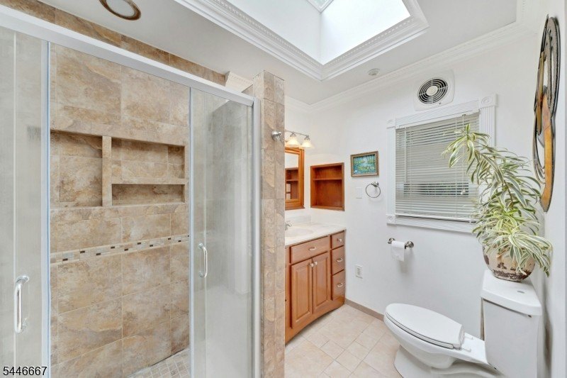 Welcome to a rare blend of classic colonial charm and - photo 25