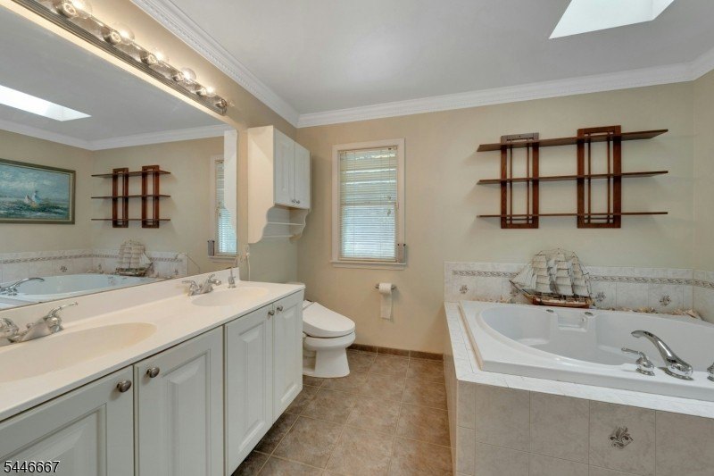 Welcome to a rare blend of classic colonial charm and - photo 35