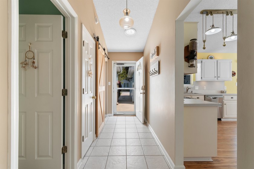 Rare opportunity in Azalea Place-homes here hardly ever hit the - photo 6