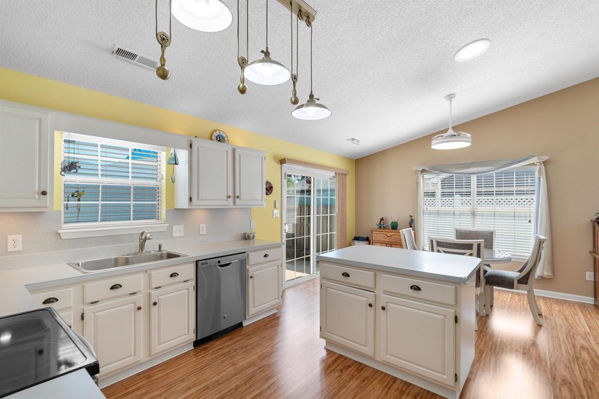 Rare opportunity in Azalea Place-homes here hardly ever hit the - photo 10