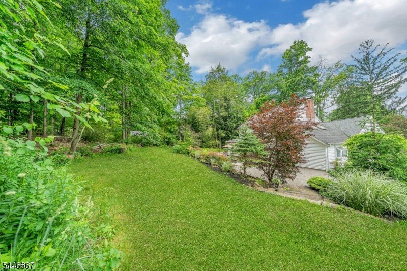 Welcome to a rare blend of classic colonial charm and - photo 49