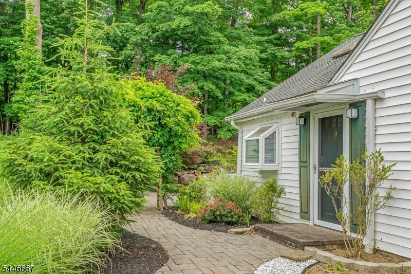Welcome to a rare blend of classic colonial charm and - photo 50