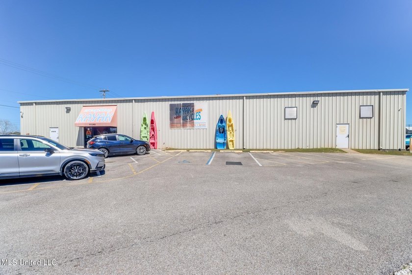 Prime retail space available. The climate controlled 10,752 SqFt - photo 2