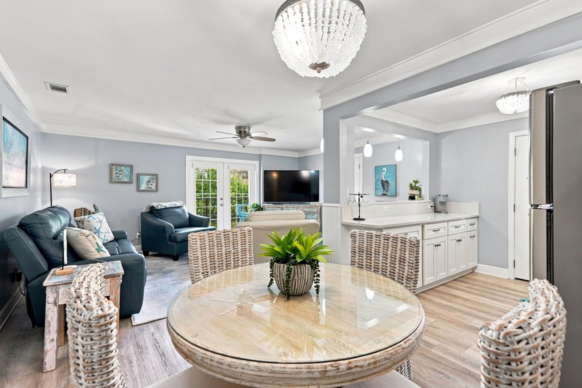 Discover Florida living in this tastefully remodeled 3-bedroom - photo 4