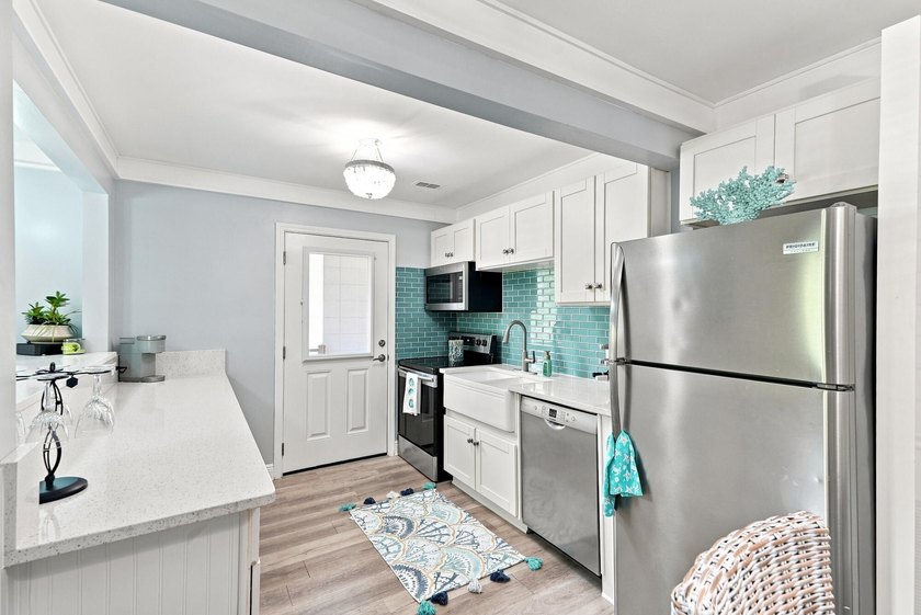 Discover Florida living in this tastefully remodeled 3-bedroom - photo 6