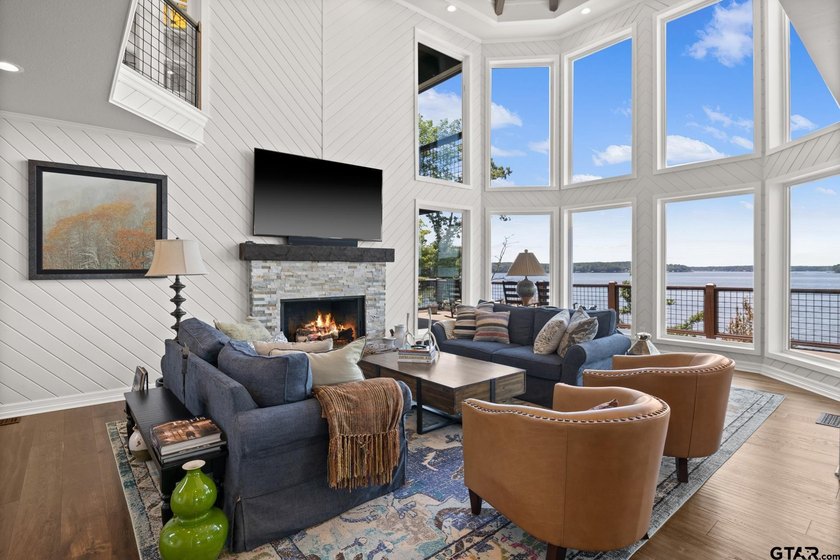 Majestic waterfront property in the coveted El Dorado - photo 6