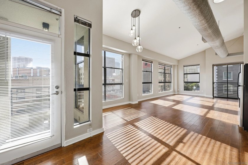 Top Floor Corner Unit | City Views | East Village | No Unit - photo 4