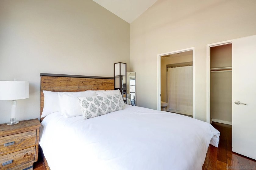 Top Floor Corner Unit | City Views | East Village | No Unit - photo 10