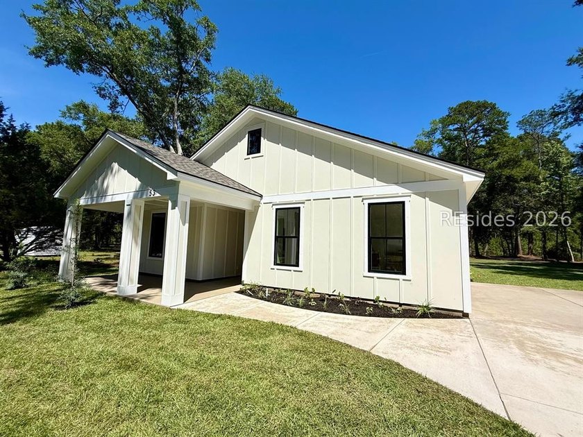 Step into this beautifully newly constructed home designed with - photo 4