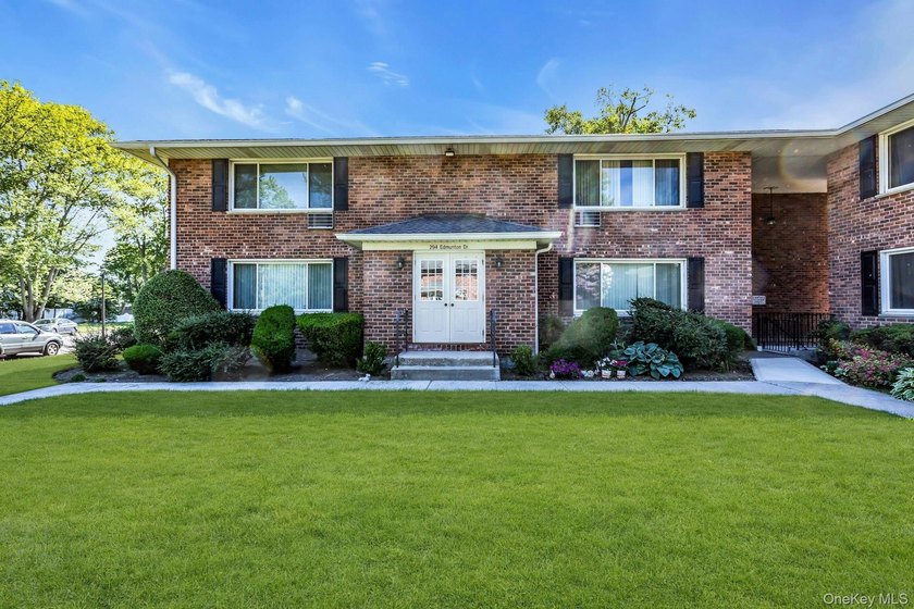Beautifully updated and move-in ready, this charming co-op - photo 2