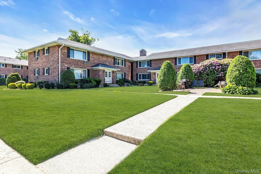 Beautifully updated and move-in ready, this charming co-op - photo 3