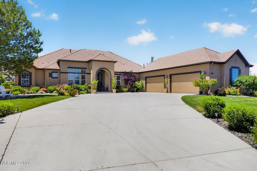Beautifully maintained home in desirable Southwest Vistas with a - photo 5