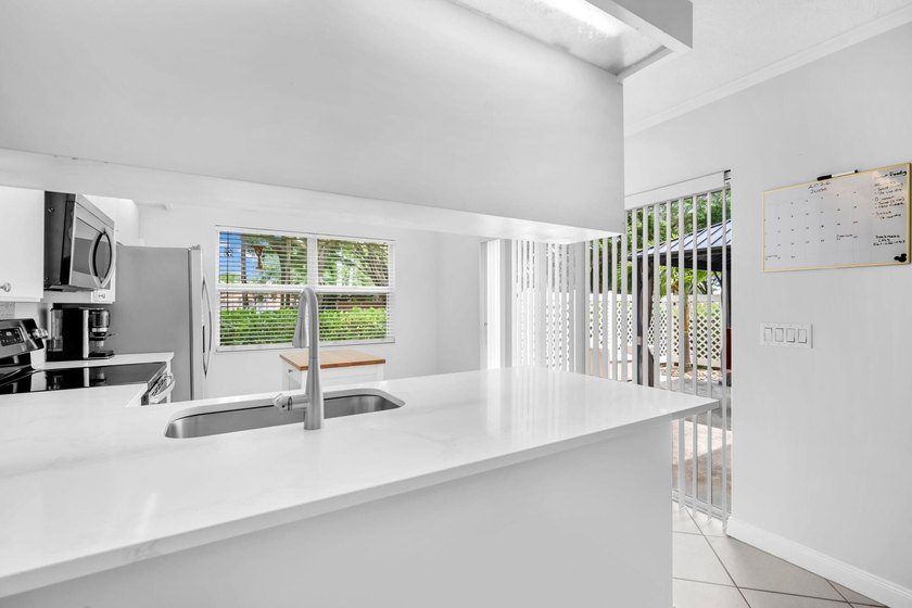 Tastefully upgraded 2-bedroom, 2.5-bath townhome in the - photo 15