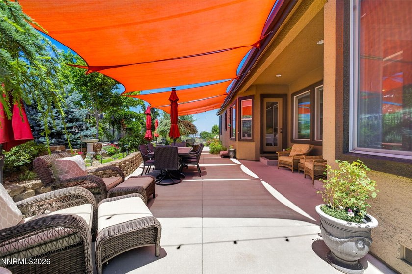 Beautifully maintained home in desirable Southwest Vistas with a - photo 6