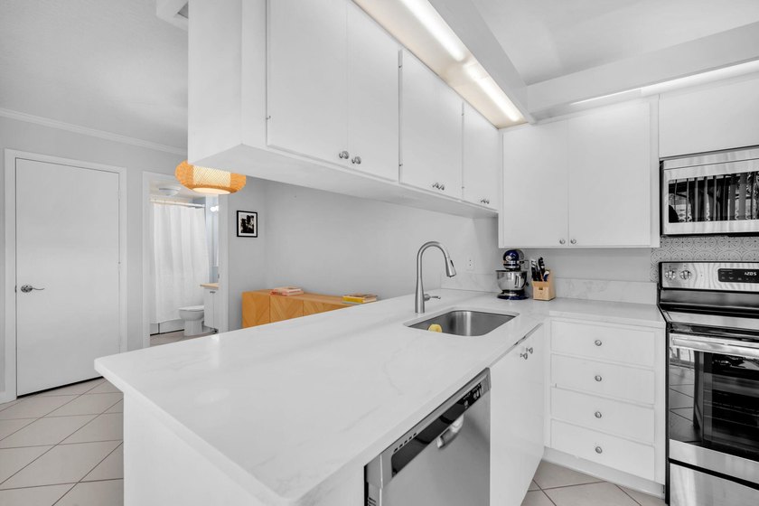 Tastefully upgraded 2-bedroom, 2.5-bath townhome in the - photo 16
