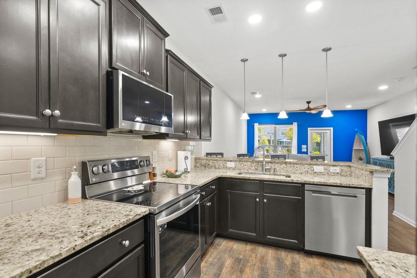 Welcome to 306 Castle Dr, a beautifully maintained 2-bedroom, 2 - photo 21
