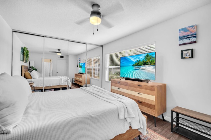 Tastefully upgraded 2-bedroom, 2.5-bath townhome in the - photo 21