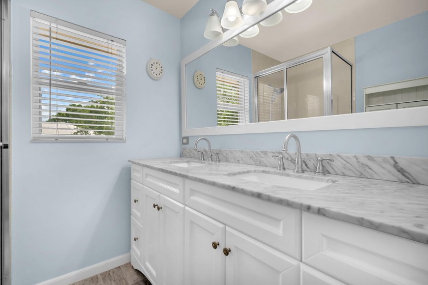Tastefully upgraded 2-bedroom, 2.5-bath townhome in the - photo 22