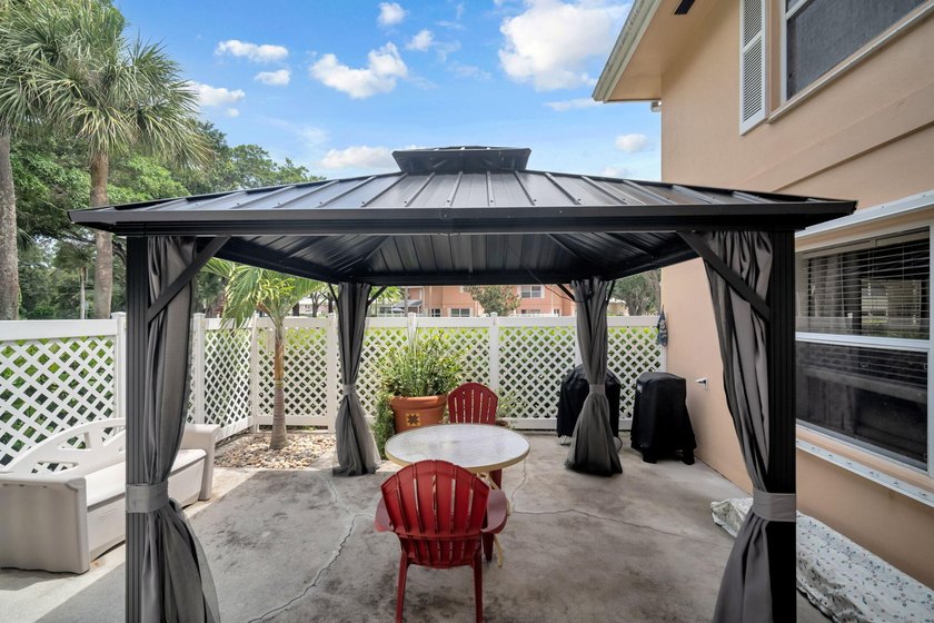 Tastefully upgraded 2-bedroom, 2.5-bath townhome in the - photo 28