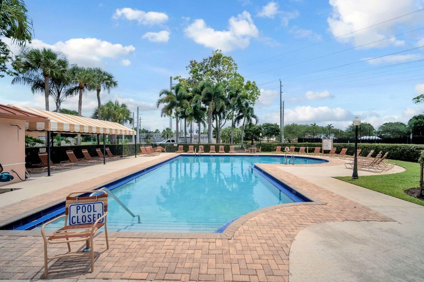 Tastefully upgraded 2-bedroom, 2.5-bath townhome in the - photo 30