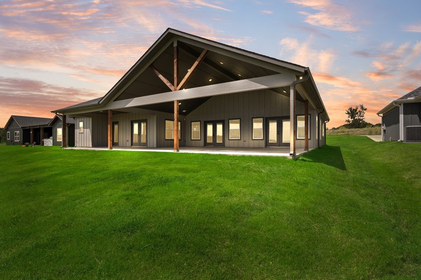 Waterfront living at its finest!! This stunning new construction - photo 33