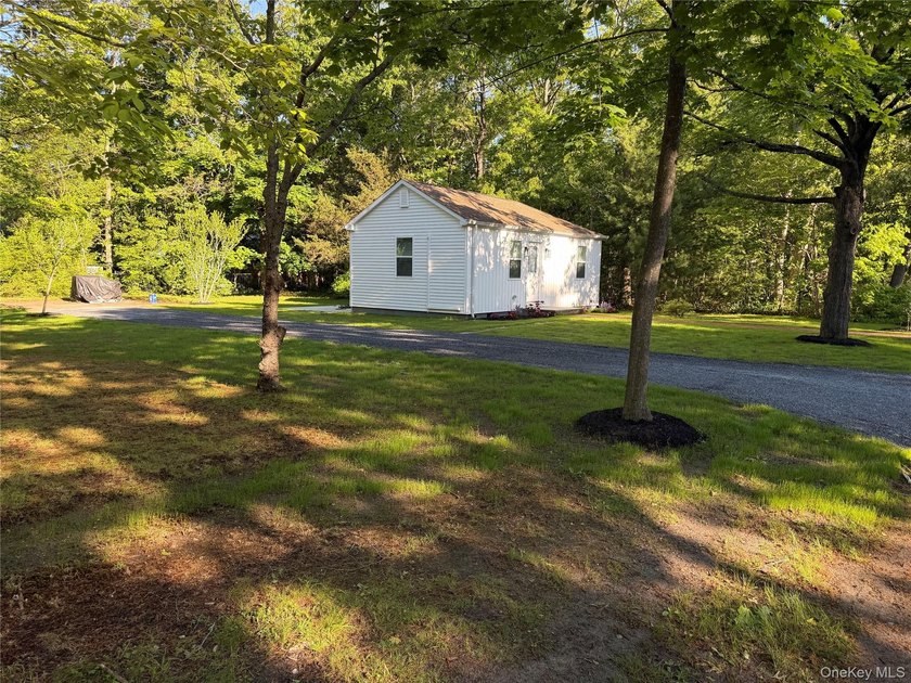 Fully remodeled 2 bed 2 bath home on large lot with full - photo 3