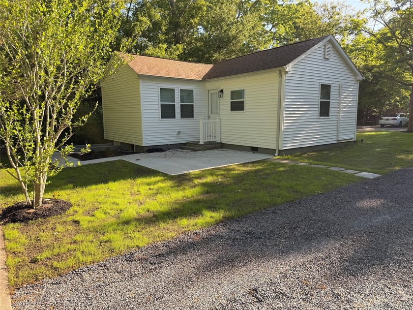 Fully remodeled 2 bed 2 bath home on large lot with full - photo 6
