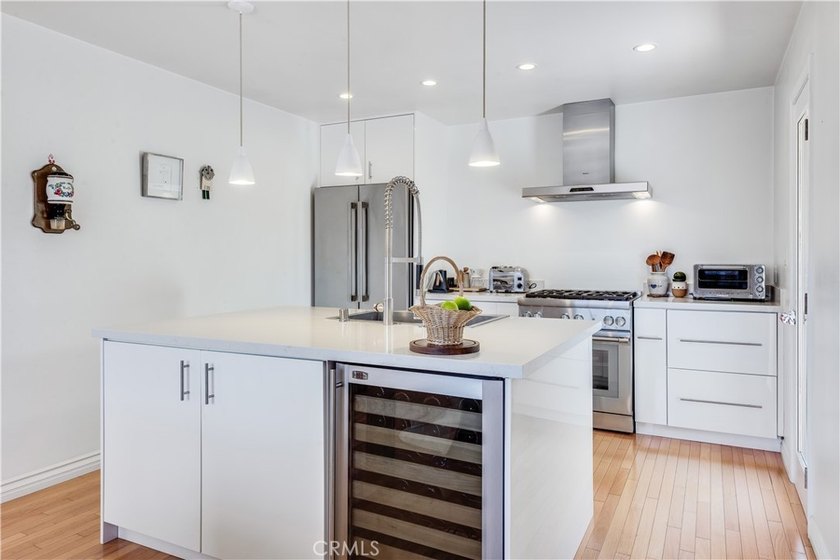Captivating ?Ocean and Catalina Island views await you in this - photo 17