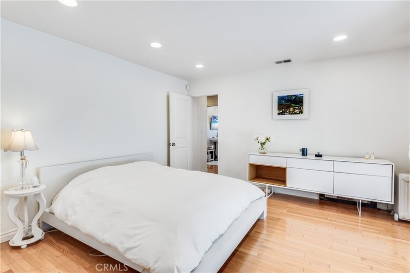 Captivating ?Ocean and Catalina Island views await you in this - photo 20