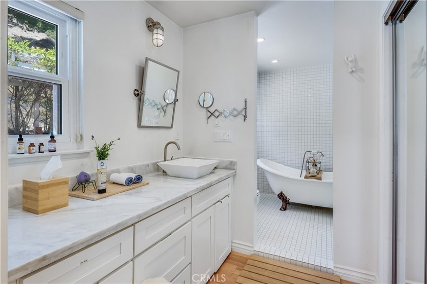 Captivating ?Ocean and Catalina Island views await you in this - photo 22