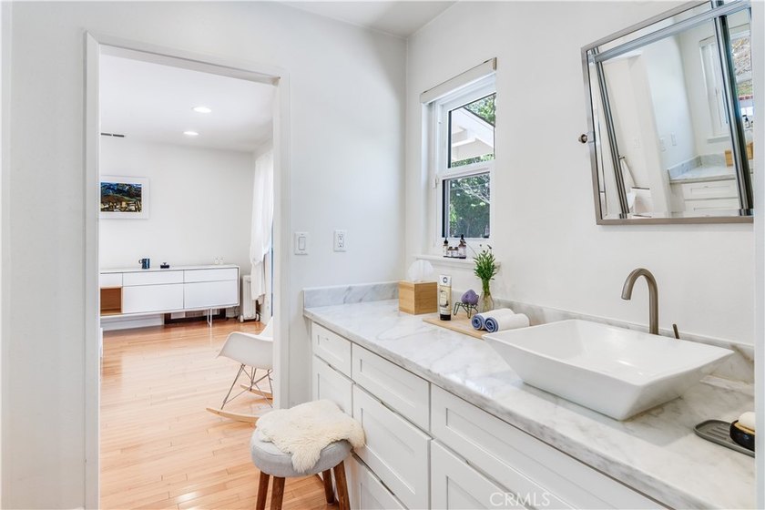 Captivating ?Ocean and Catalina Island views await you in this - photo 24