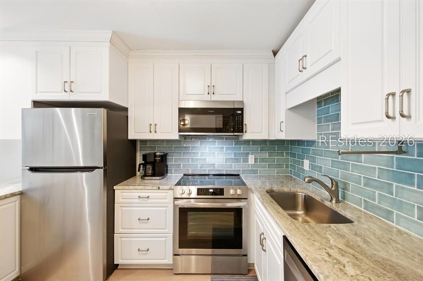 Rarely available oceanfront residence in the coveted Beachwood - photo 7