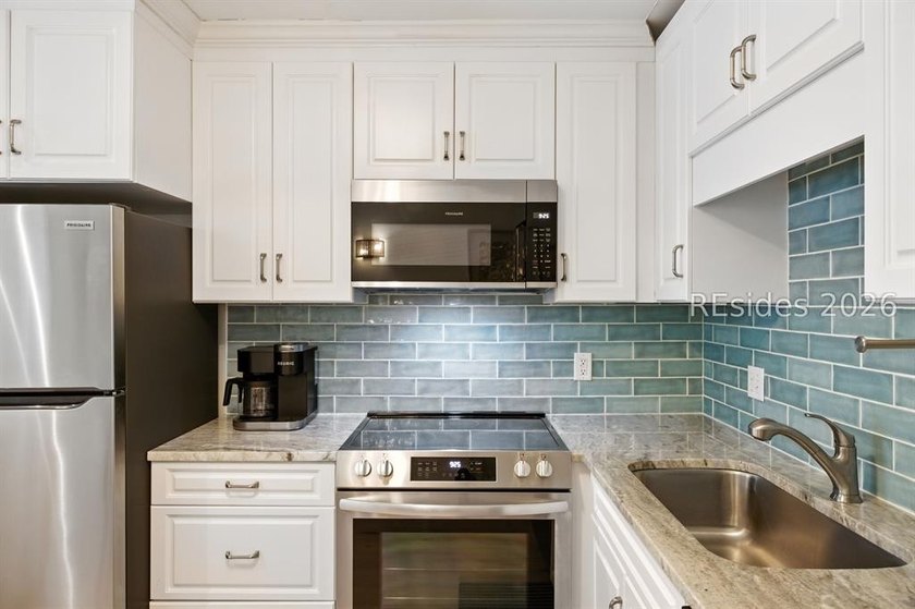 Rarely available oceanfront residence in the coveted Beachwood - photo 8