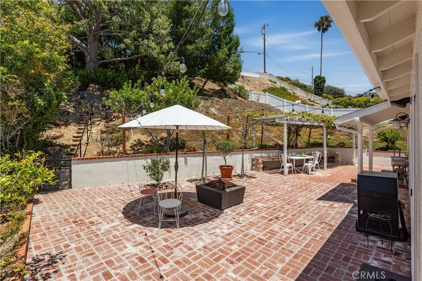 Captivating ?Ocean and Catalina Island views await you in this - photo 31