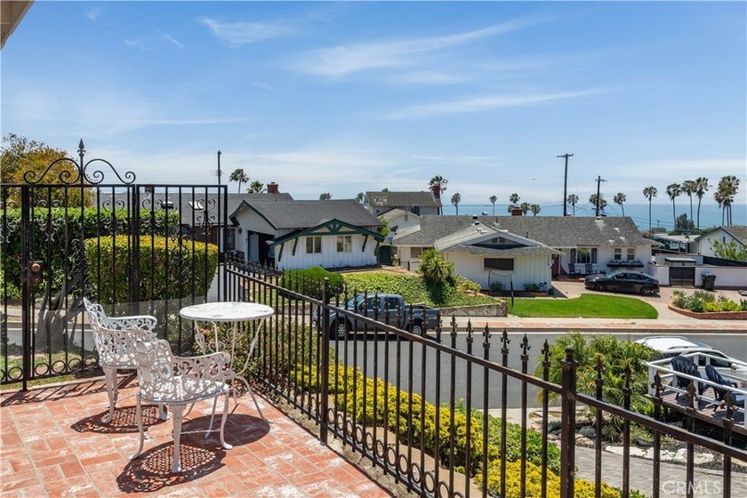 Captivating ?Ocean and Catalina Island views await you in this - photo 36