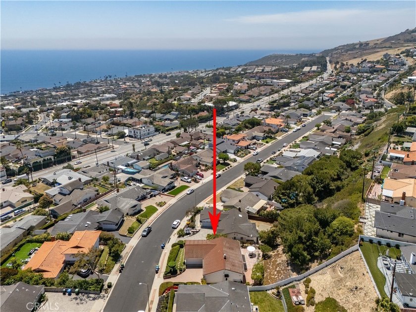 Captivating ?Ocean and Catalina Island views await you in this - photo 37