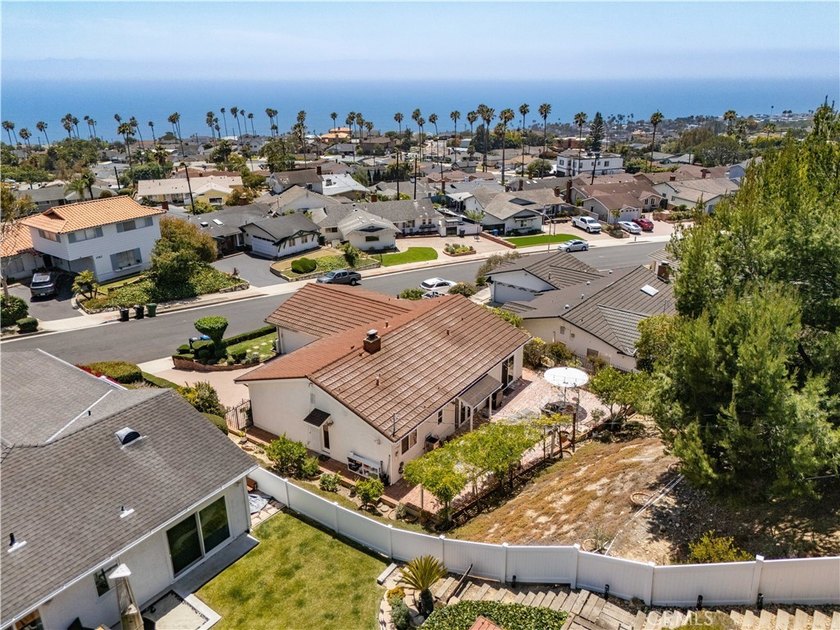 Captivating ?Ocean and Catalina Island views await you in this - photo 44