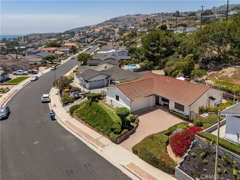 Captivating ?Ocean and Catalina Island views await you in this - photo 47