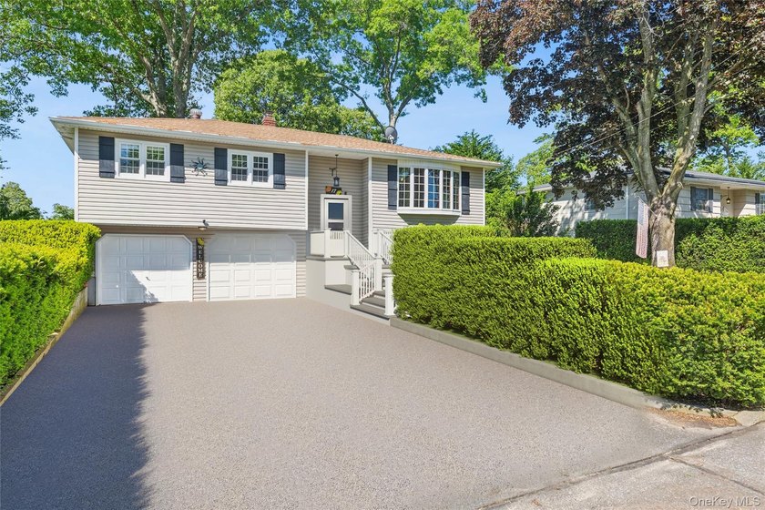 A MUST-SEE TURN KEY, UPGRADED, &amp; PRICED TO SELL HOME!!!! Move-in - photo 2