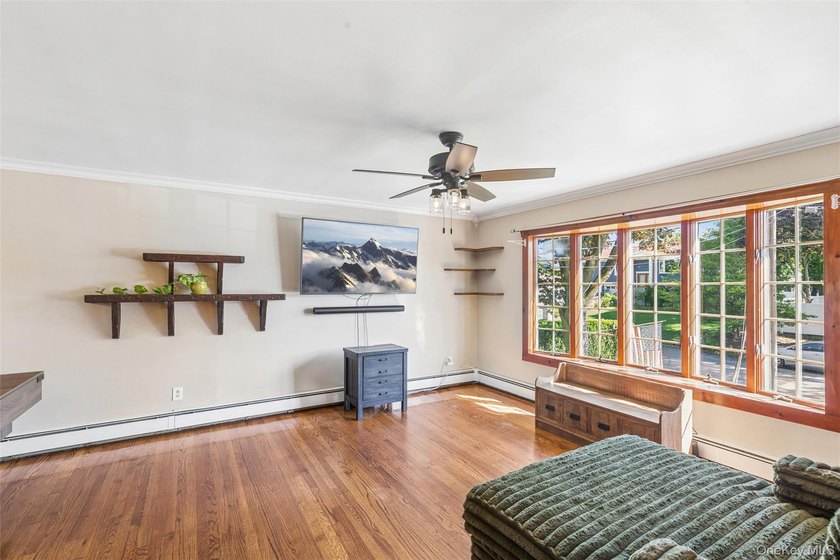A MUST-SEE TURN KEY, UPGRADED, &amp; PRICED TO SELL HOME!!!! Move-in - photo 6