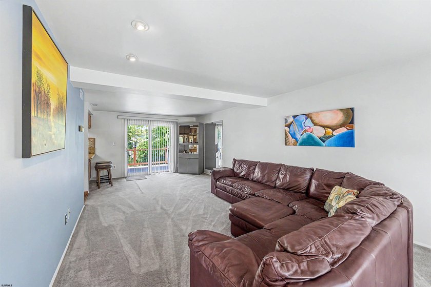 Get ready to move right into this beautifully maintained 2-story - photo 4